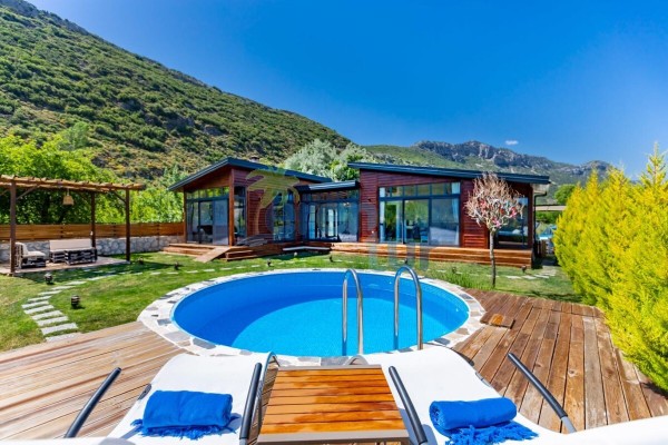 Kalkan Bezirgan Köyünde Doğa İçinde Balayı Villası