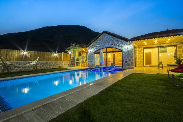 Kalkan Bezirgan Köyünde 1+1 Korunaklı Balayı Villası