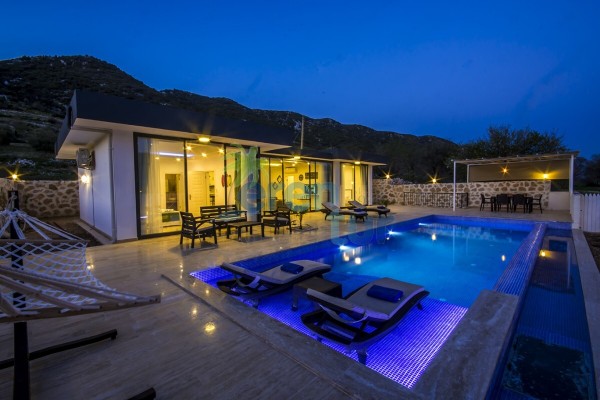 Kalkan Sarıbelende Lüks Tatil Villası
