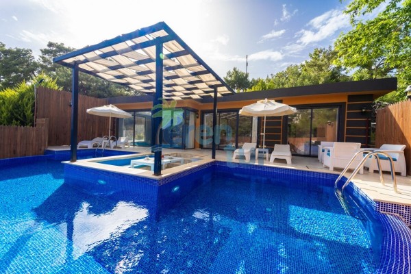 Kalkan İslamlar Köyünde Korunaklı Tatil Villası