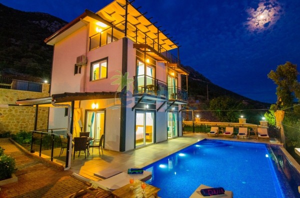 Kalkan Sarnıç Başı Mevkiinde 7 Kişilik Korunaklı Villa