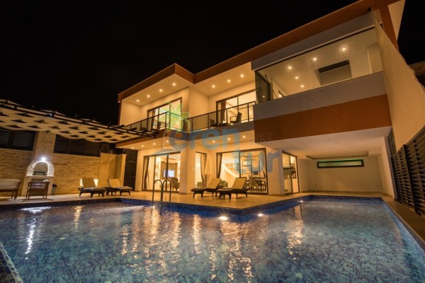 Kalkan Kördere Bölgesinde 4 Kişilik Lüks Korunaklı Tatil Villası